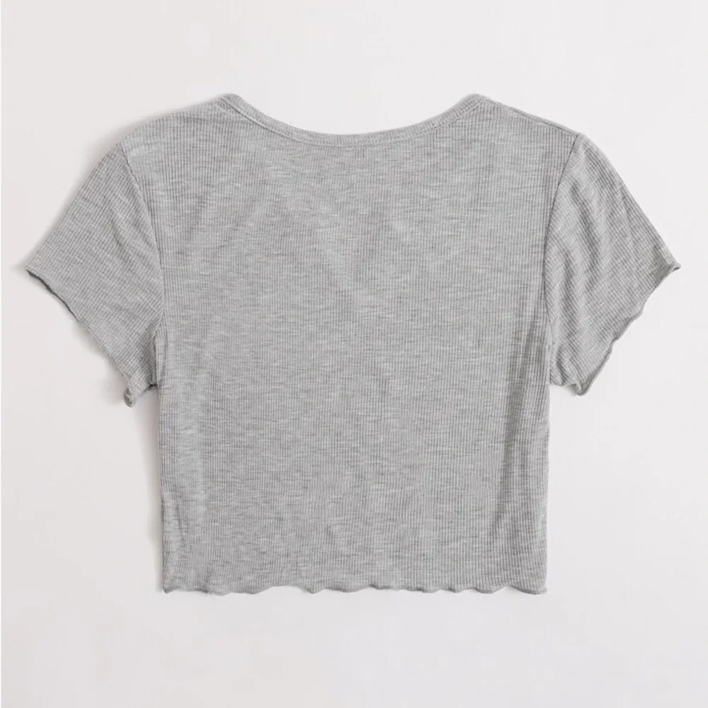 ROMWE Notch Neck Ribbed Crop Top - Picture 2 of 2